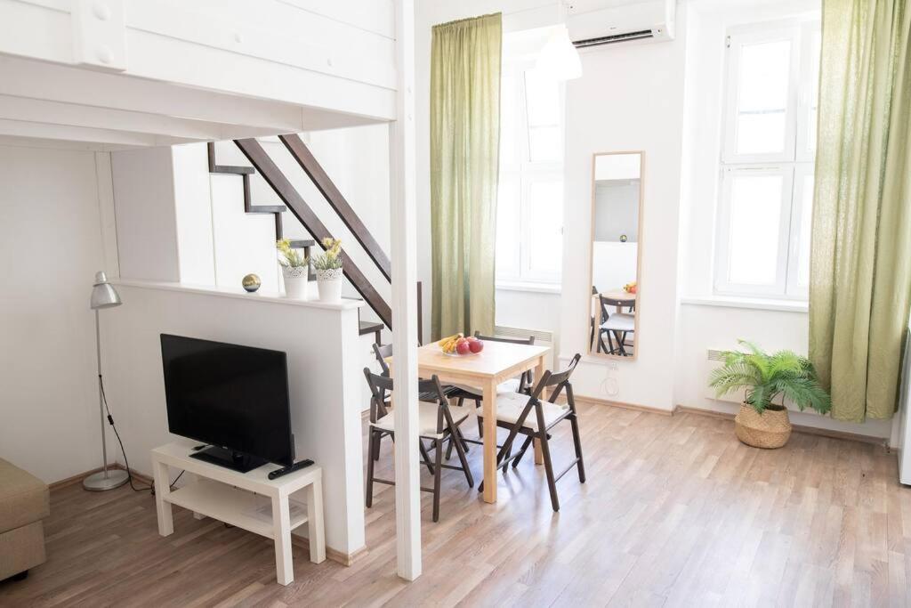N28 Studio Next To Andrassy Boulevard. Budapest Bagian luar foto
