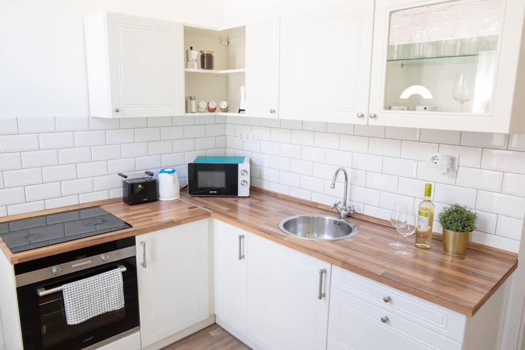 N28 Studio Next To Andrassy Boulevard. Budapest Bagian luar foto